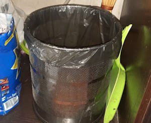 Неприємний запах від смітника